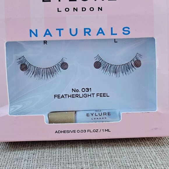 Eylure London Eye Lashes Feather Light Weight Natural Glue Included - Picture 9 of 11